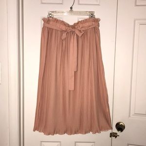 Peach pleated flowy skirt. Hunter Dixon